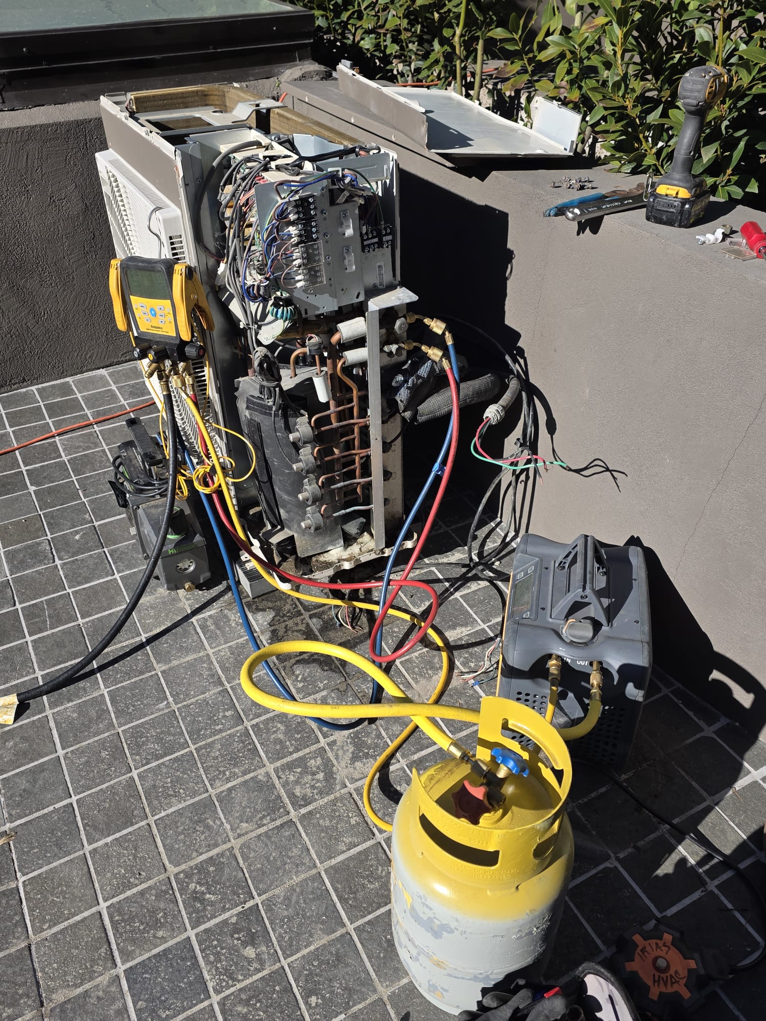 HVAC service equipment connected during an urgent condenser repair